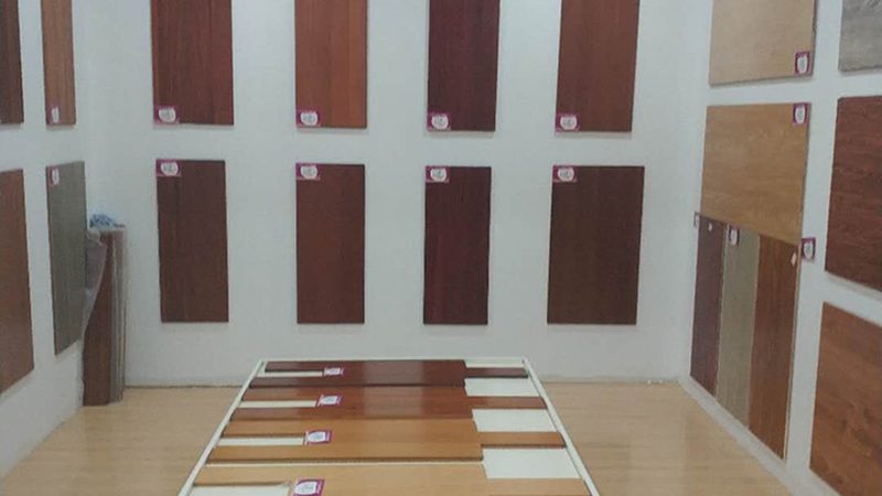 成都实木门批发与零售：选购时的五大关键考量