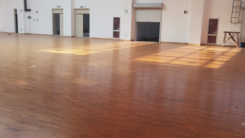 农村自建房楼梯地板材料选择：兼顾实用与美观